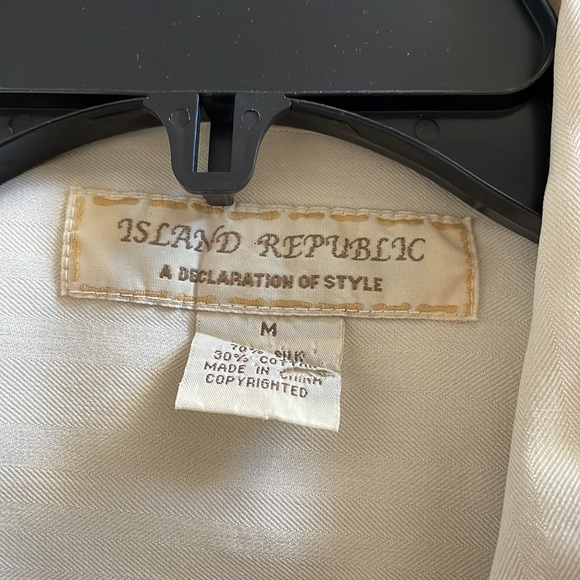 It’s a shirt in good condition and it’s used - Picture 3 of 3